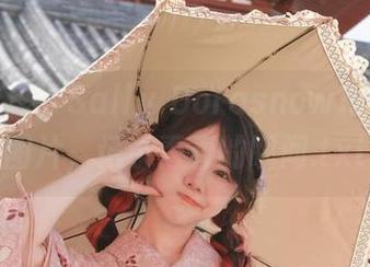 优雅白丝，Sally Dorasnow精选写真图片，记录青春的瞬间.txt